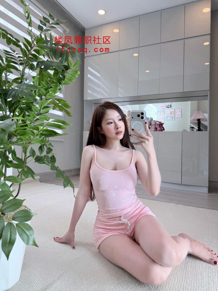 烟台20出头小嫩货主动配合情趣JK