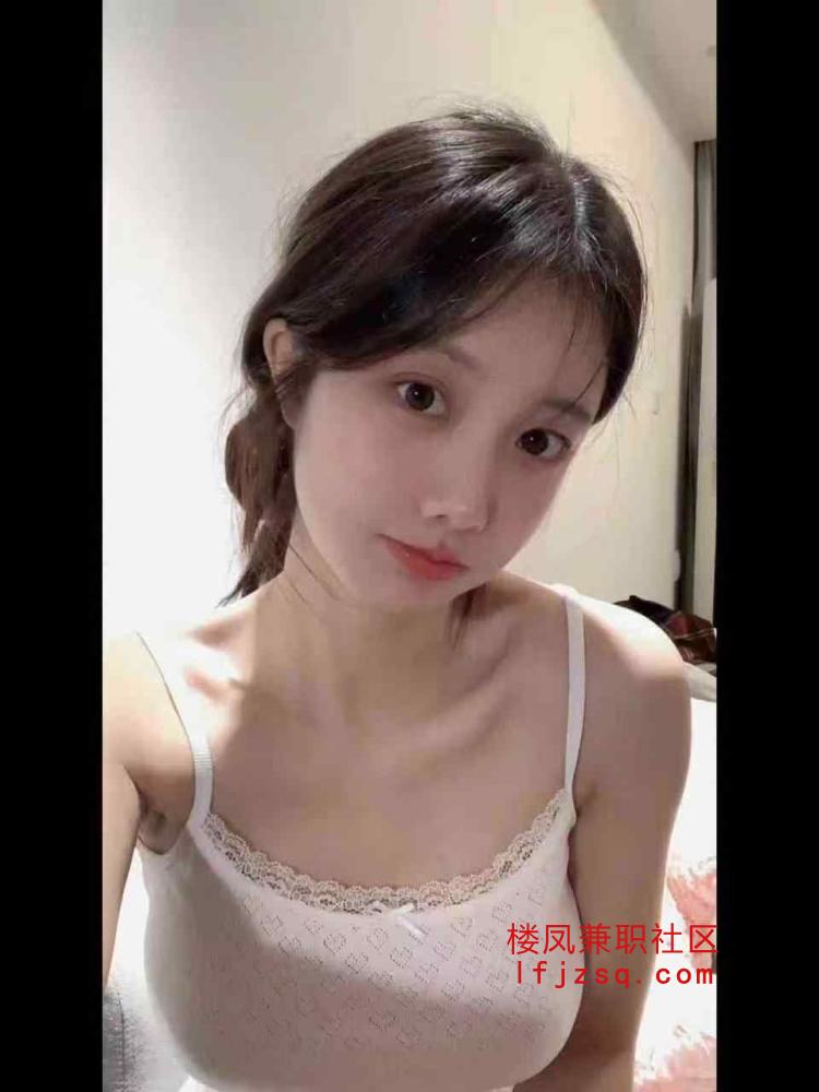 白虎大奶学生妹妹很风骚会夹逼