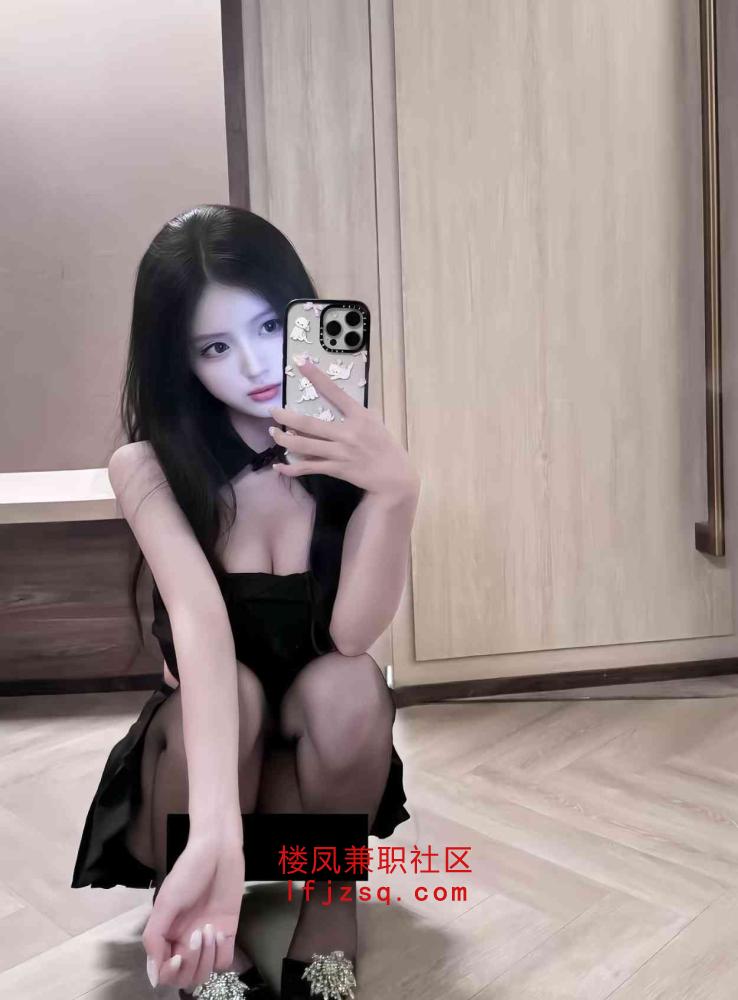 美臂翘臀性感尤物粉嫩闷骚