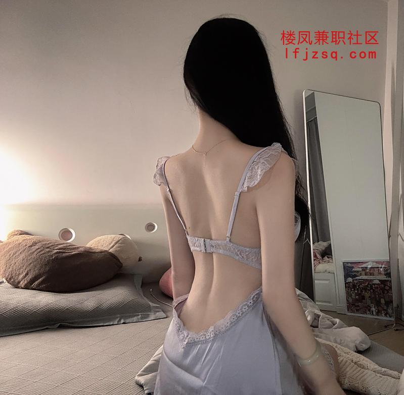 李沧情趣诱惑小骚逼姿势多水多