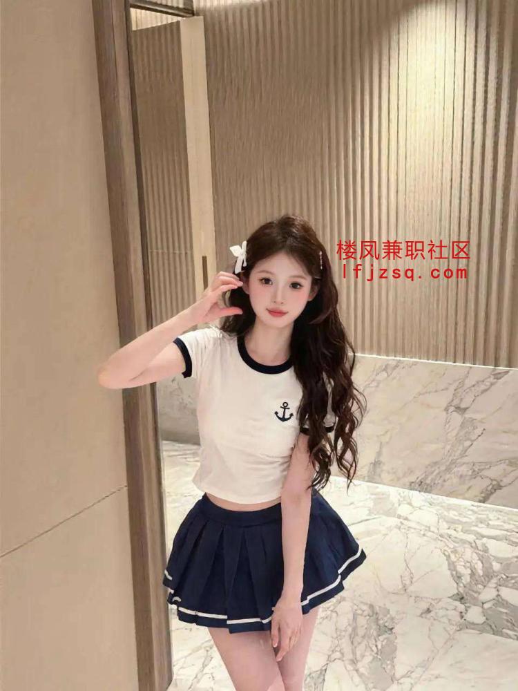 白皙水嫩妹子自带公寓个人