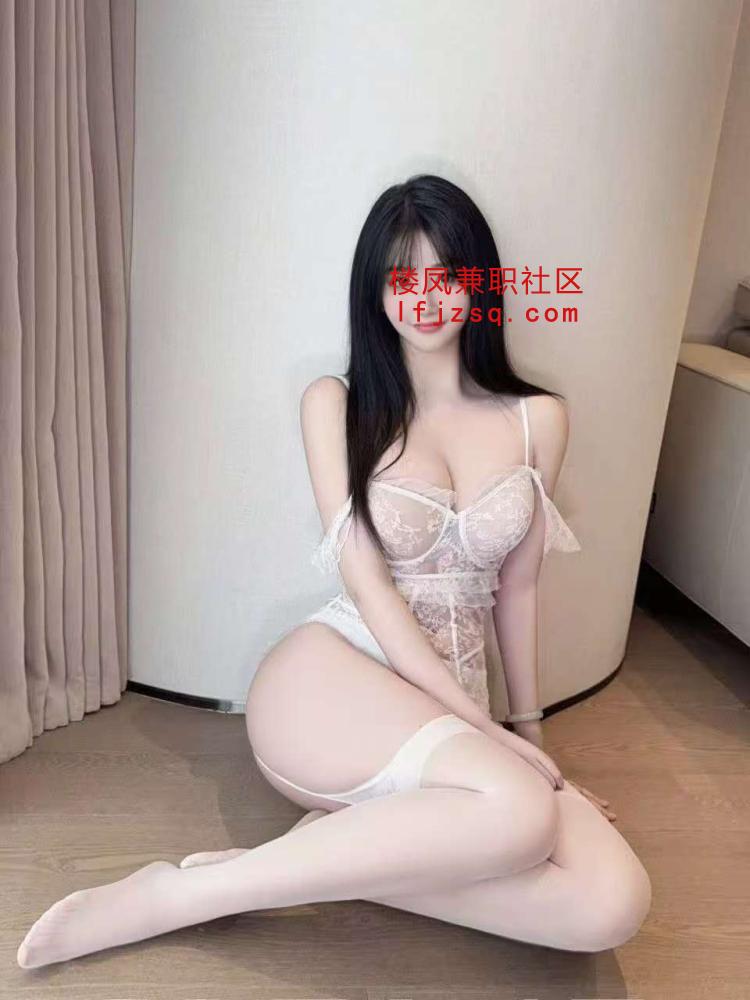 制服诱惑性感嫩妹