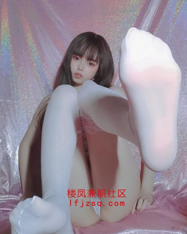 上海乖巧制服小嫩妹
