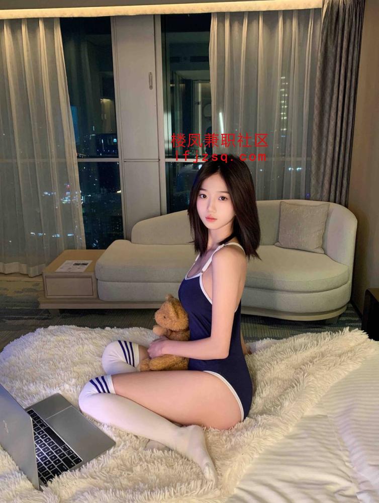常州自带公寓的极品粉嫩妹各种制服挑选