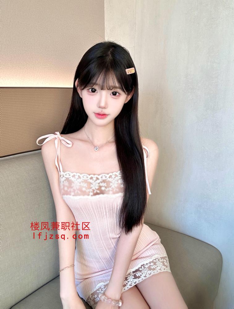 三点粉嫩风骚小嫩妹水多会喷