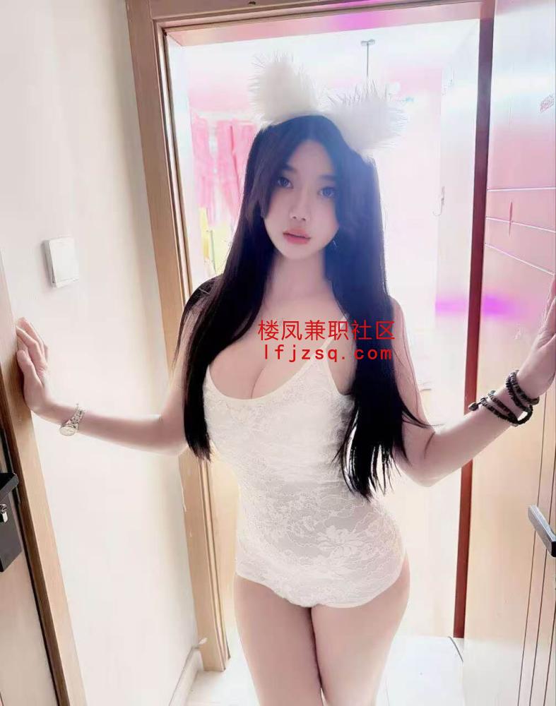 骚到不行的小嫩妹