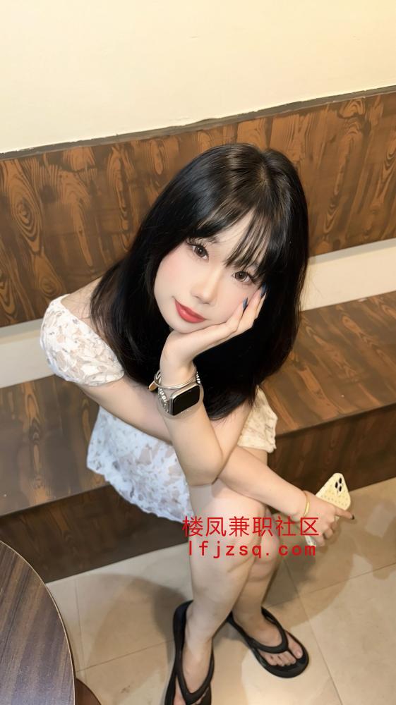 紧致粉嫩小骚货