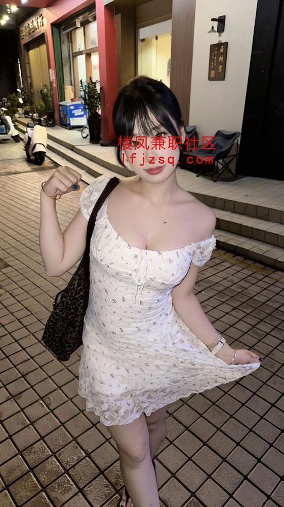 紧致粉嫩小骚货