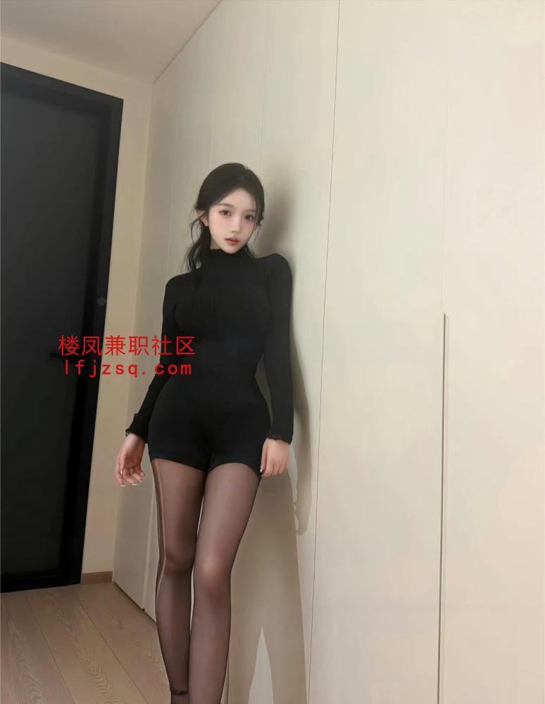 可爱甜妹穿情趣上衣很欲