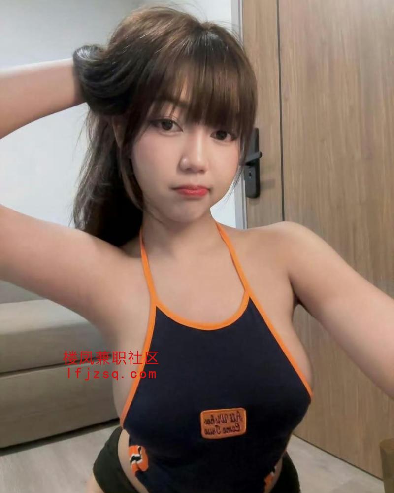 粉嫩性感白丝水蜜桃女郎