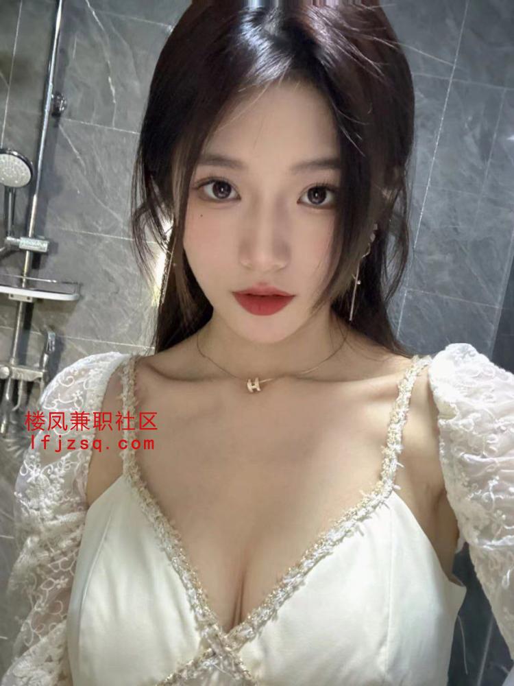 佛山非常棒的丰满颜值风骚小妹足交
