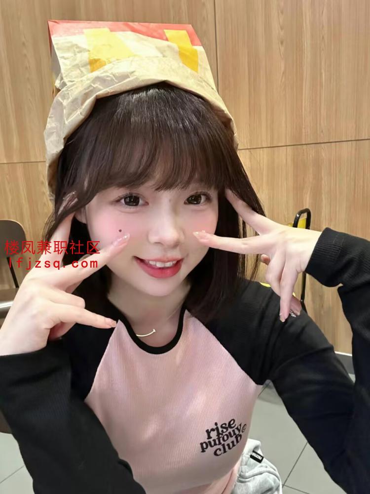 大奶翘臀反差欲女 自聊自做