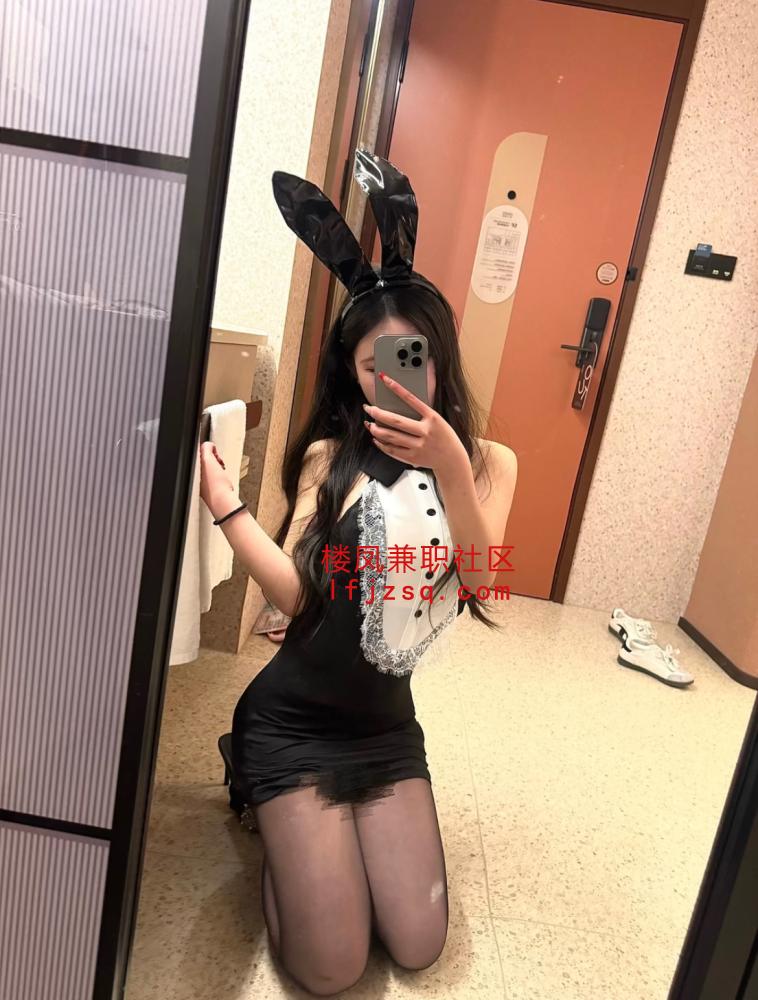 甜美系女孩逼逼很粉 口得好深
