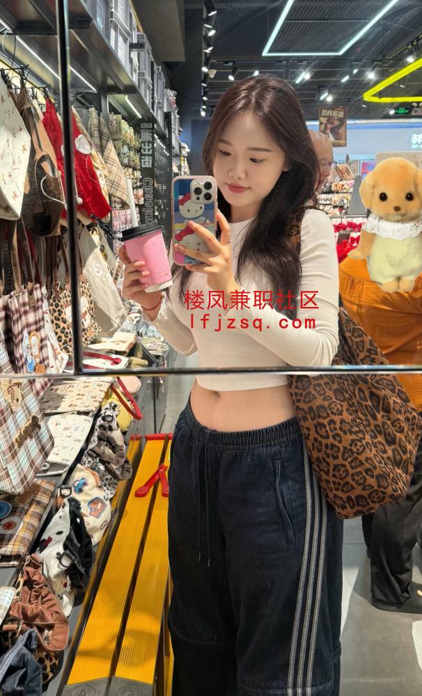 甜美系女孩逼逼很粉 口得好深
