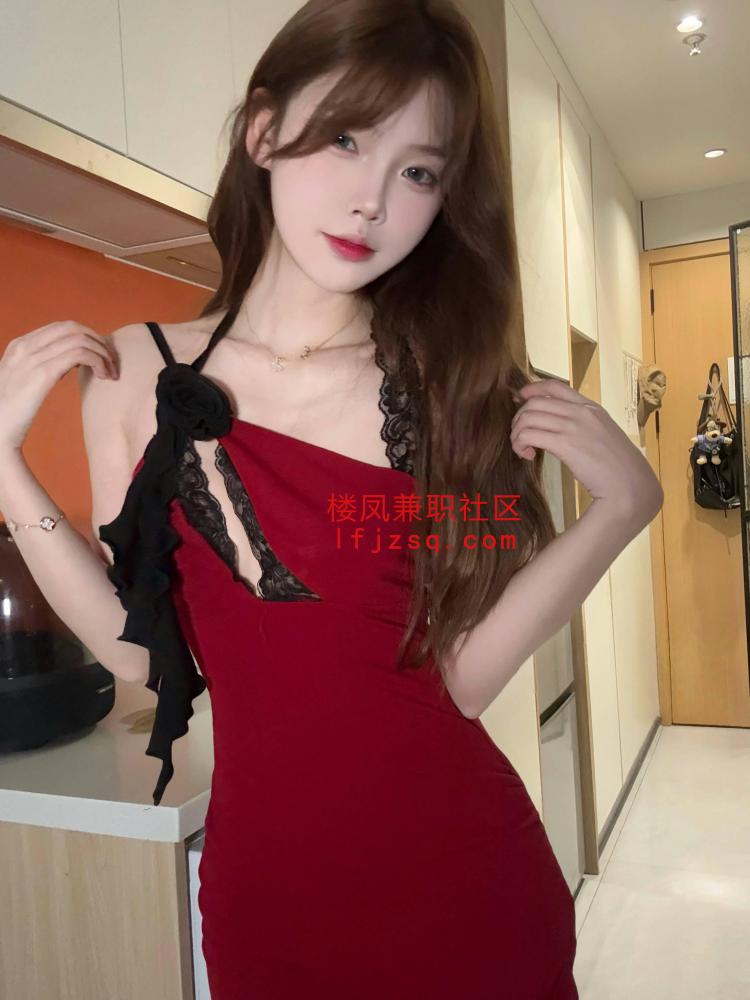 胸大后翘性感小尤物