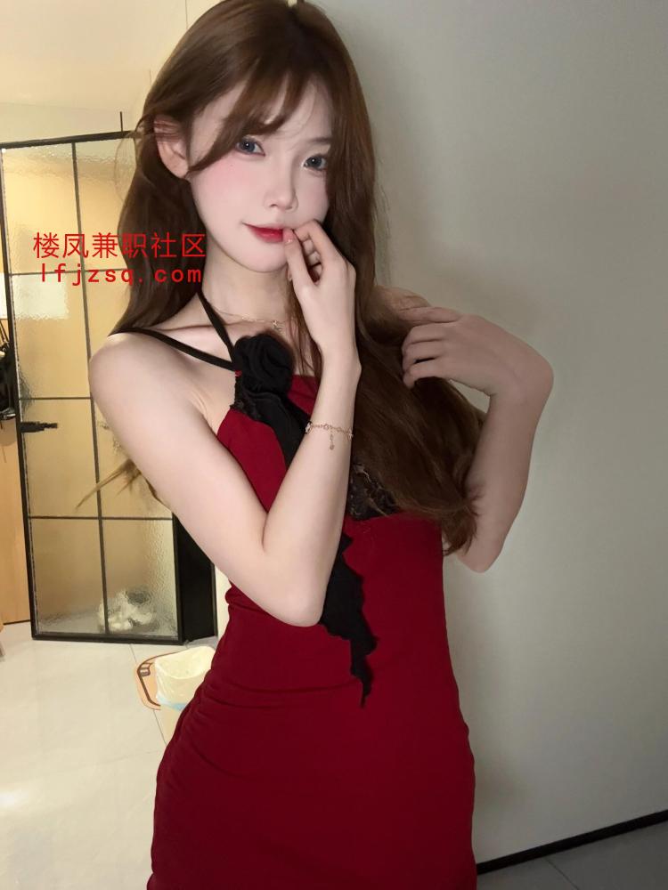 胸大后翘性感小尤物