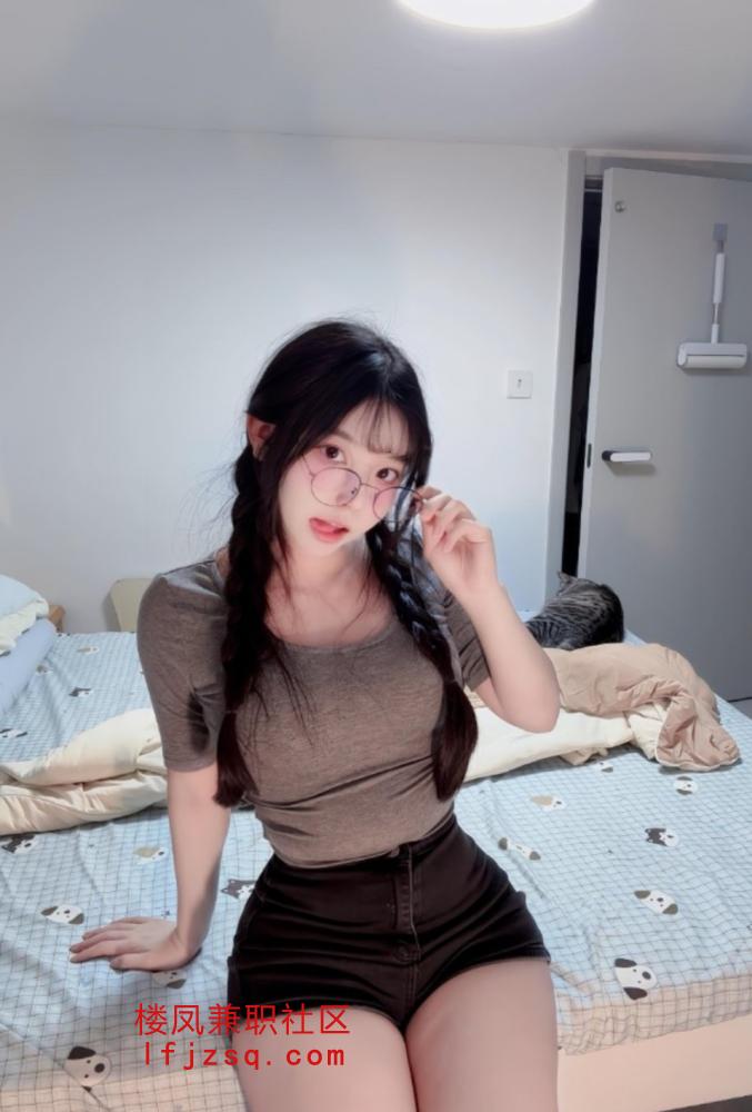 泉州一线天嫩鲍小妹