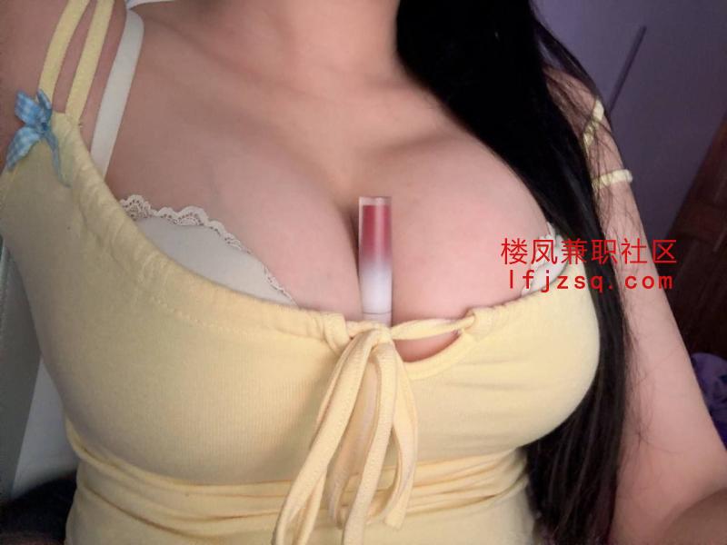 大连瑜伽老师兼职姿势多很温柔