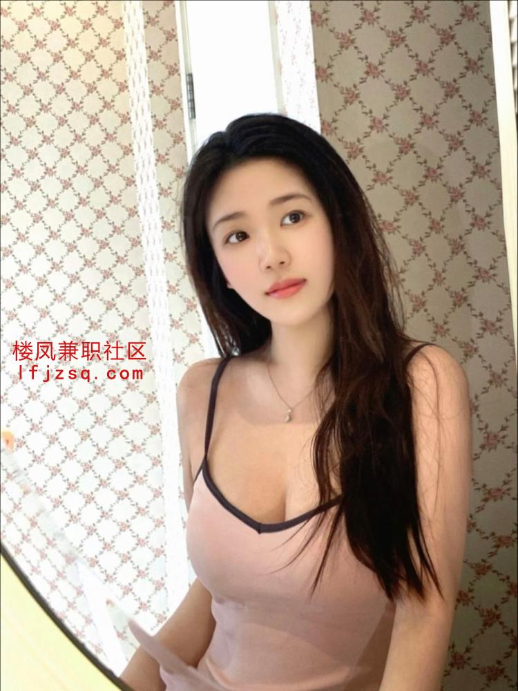 泰安嫩妹白虎小穴夹着棒棒很舒服