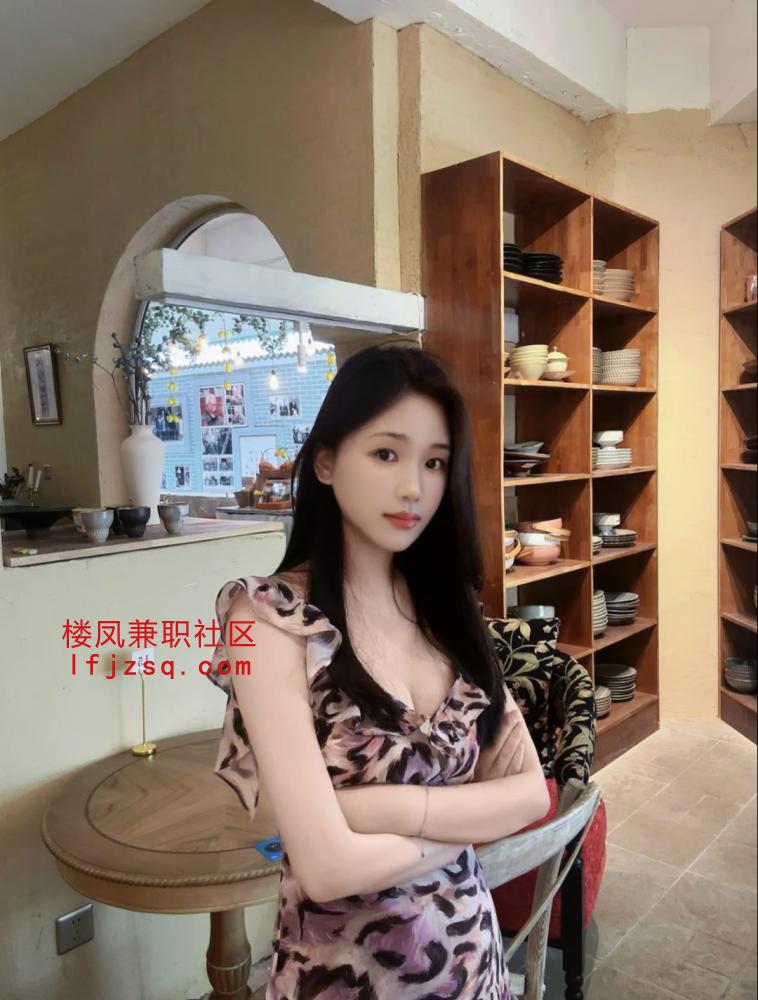 海口极品高颜小妹粉嫩骚穴淫水拉丝