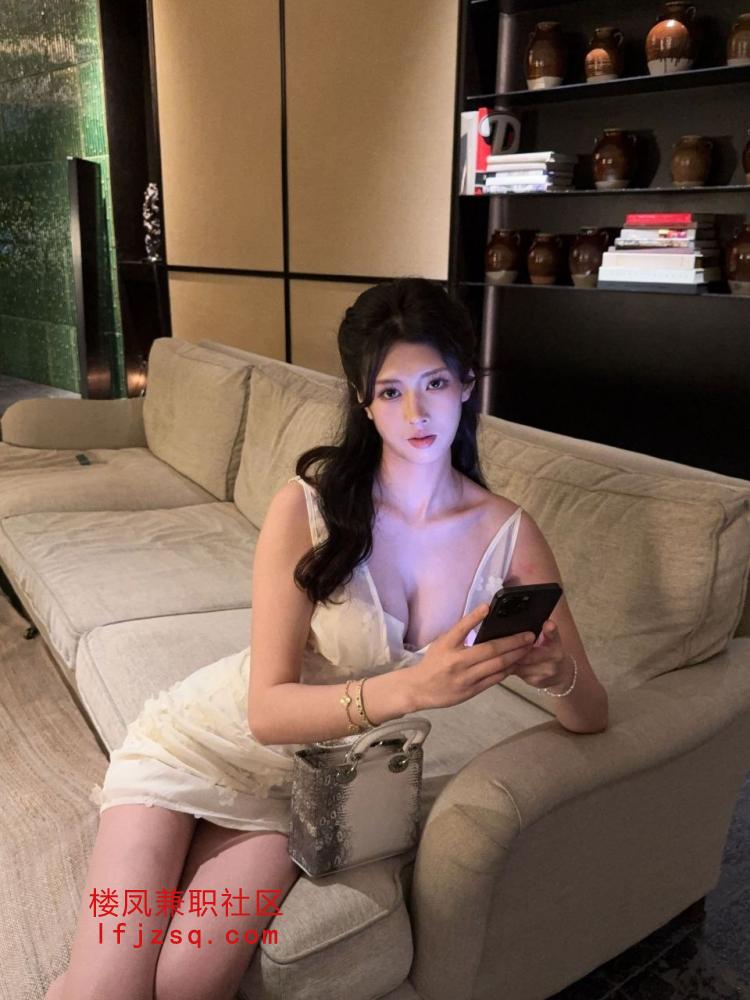 天津纯欲反差小妹，粉嫩迷人可调教的极品玩物