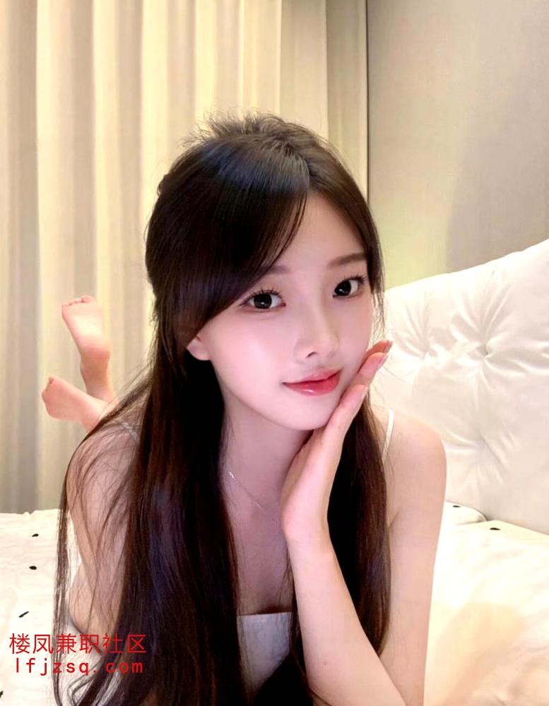 性感大胸翘臀妹妹  会舔会夹