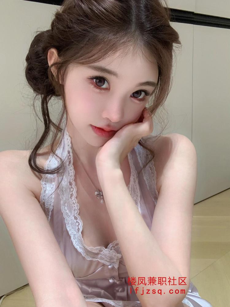 娇躯灵动十分诱人小骚妹