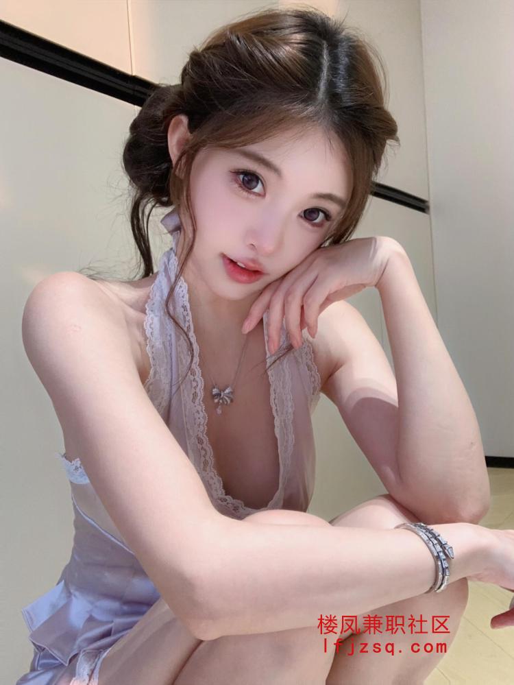 娇躯灵动十分诱人小骚妹