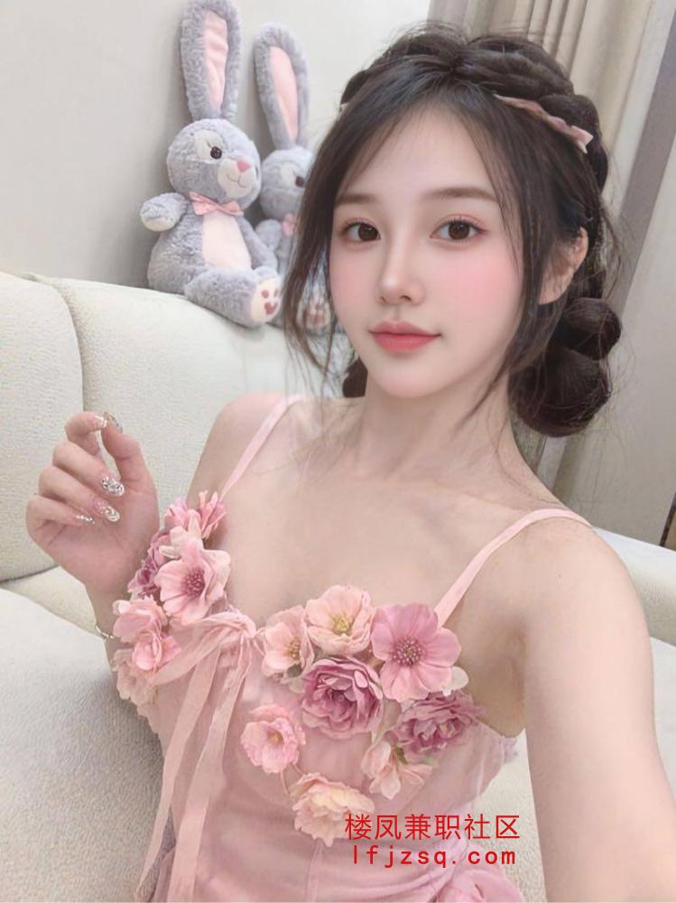 胸大蜜桃臀美奶女神