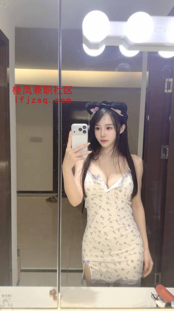 胸大蜜桃臀美奶女神