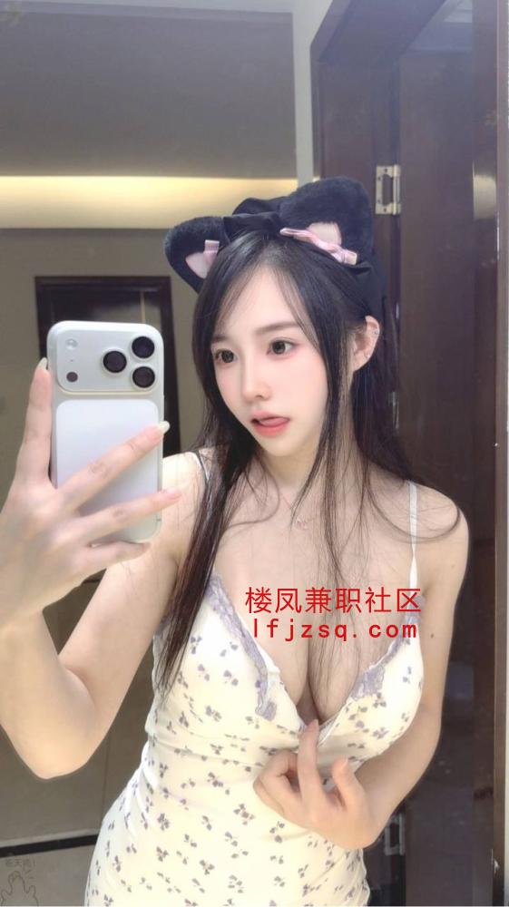 胸大蜜桃臀美奶女神