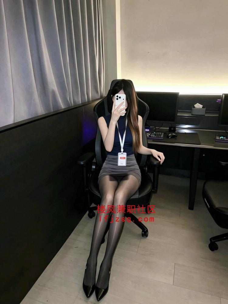 极品蜜桃臀巨乳骚穴