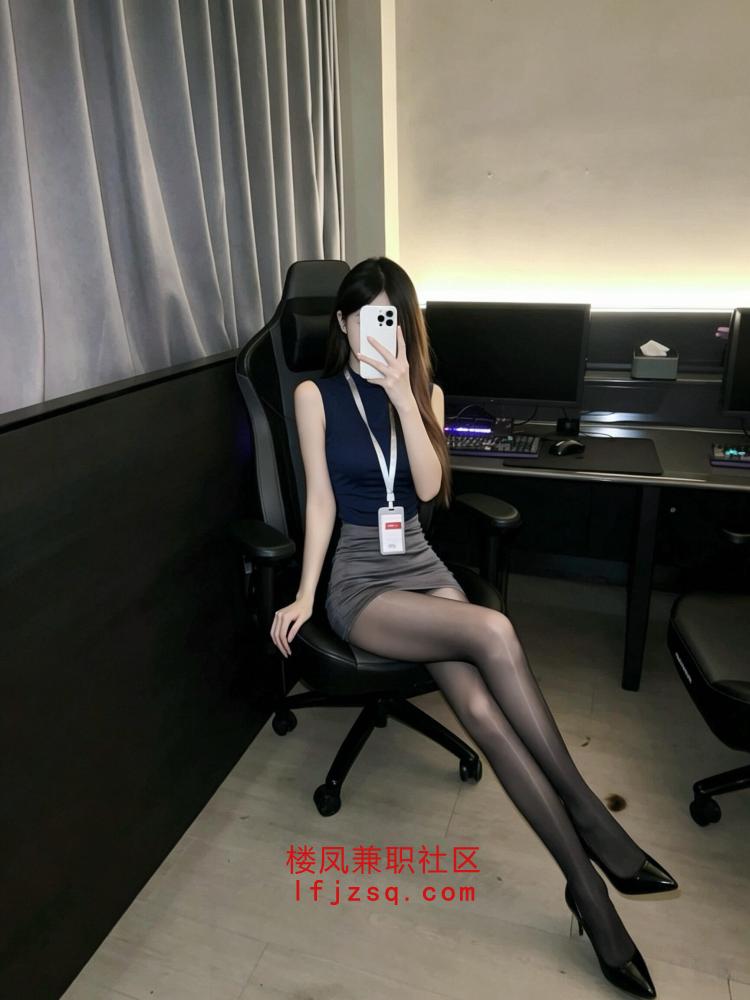 极品蜜桃臀巨乳骚穴