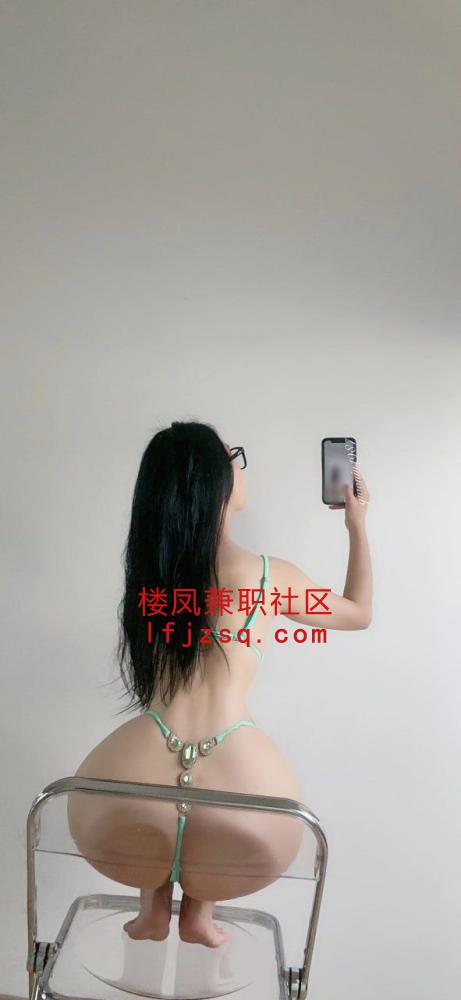 成都黑丝情趣套装丰满小姐姐。