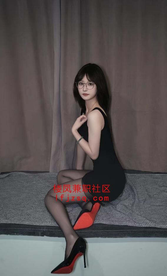 人美声甜服务好，骚嫩00后逼逼又紧又滑烫记吧