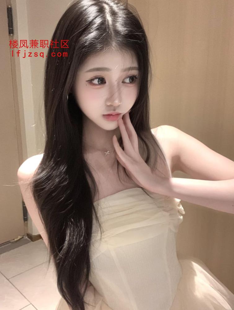 洛阳妹妹三点粉嫩双乳傲人