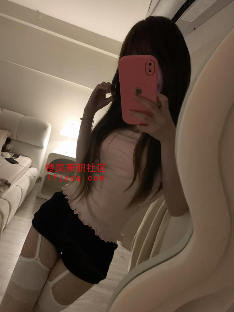 丰满下胸细腰颜值服务老师！