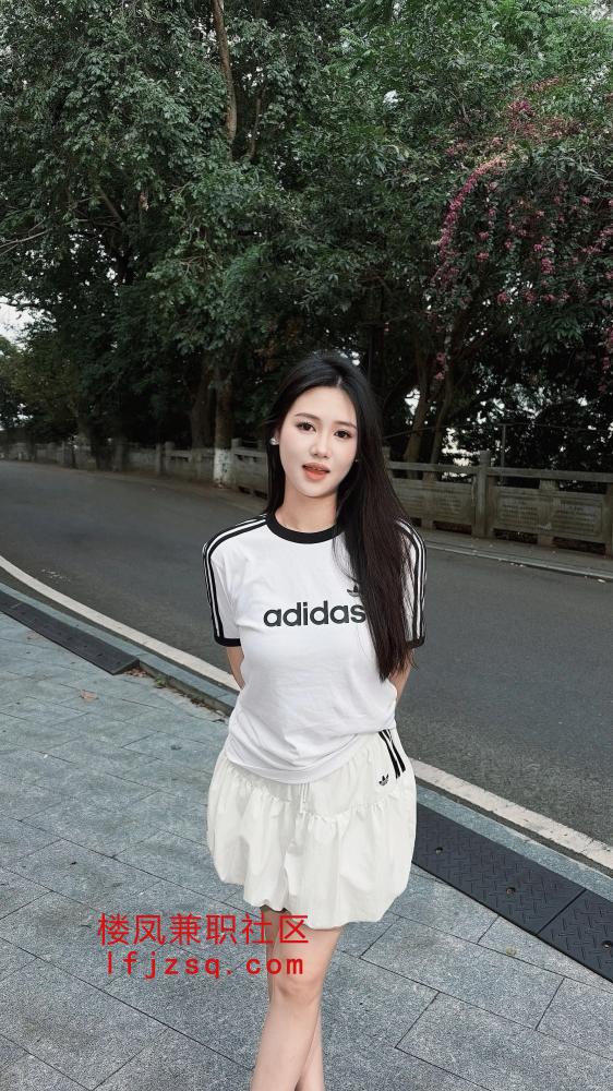 高颜长腿黑丝御姐