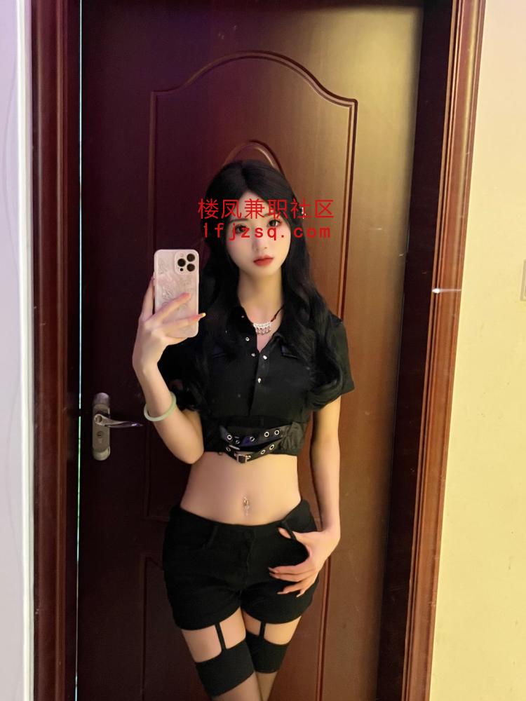 黑丝美女服务很得劲淫叫不断只上门