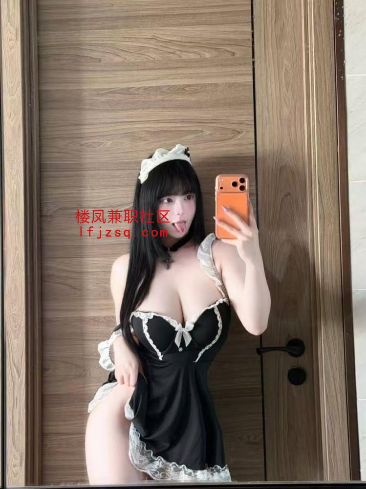 大胸嫩模小花