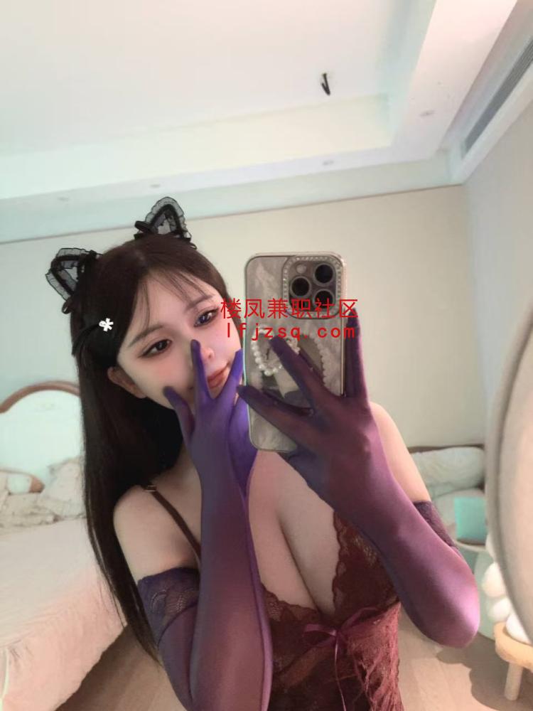 丰满巨乳少女水多多