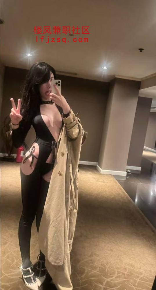 丰满巨乳少女水多多