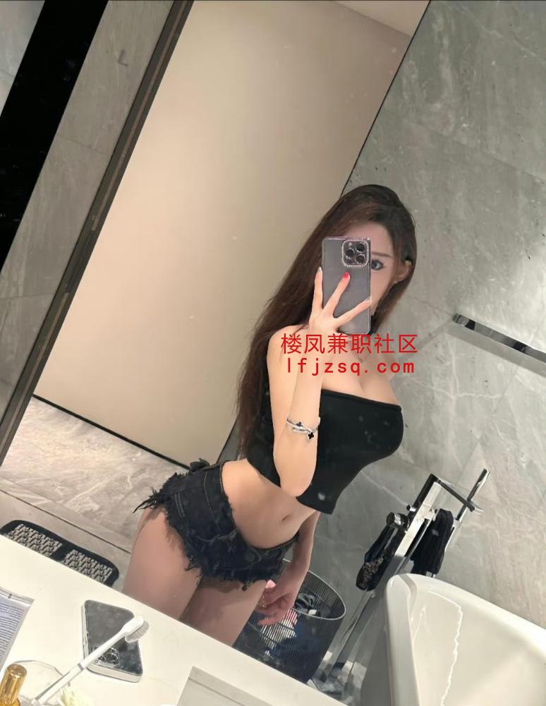 性感嫩模胸大女神