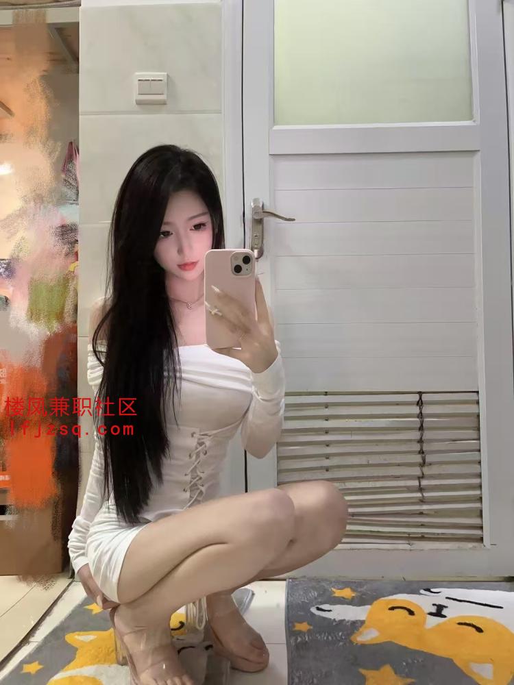 00后超骚多种姿势女孩