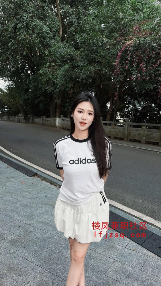 长腿大胸小骚货