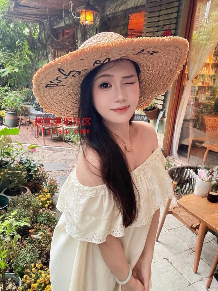 长腿大胸小骚货