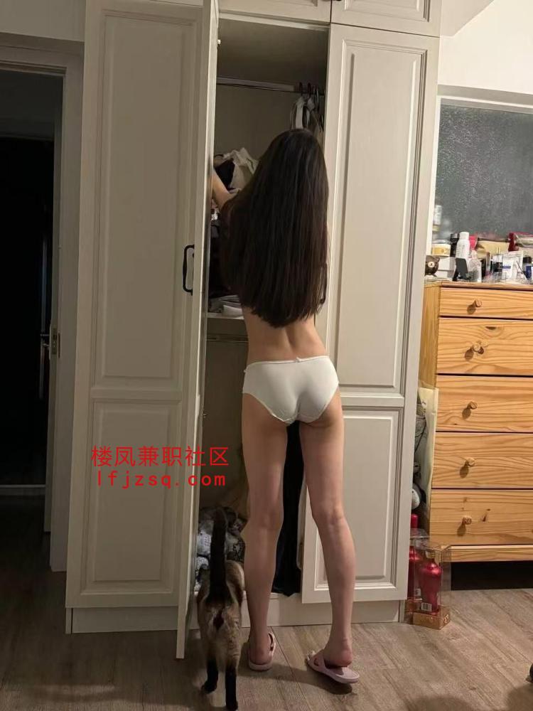 盐都喜欢后入抽插的极品美妞