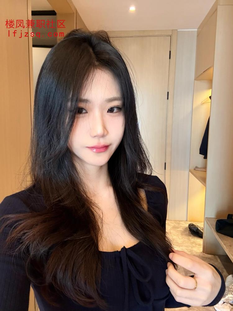 深圳超温柔的妹妹大胸细腰很紧