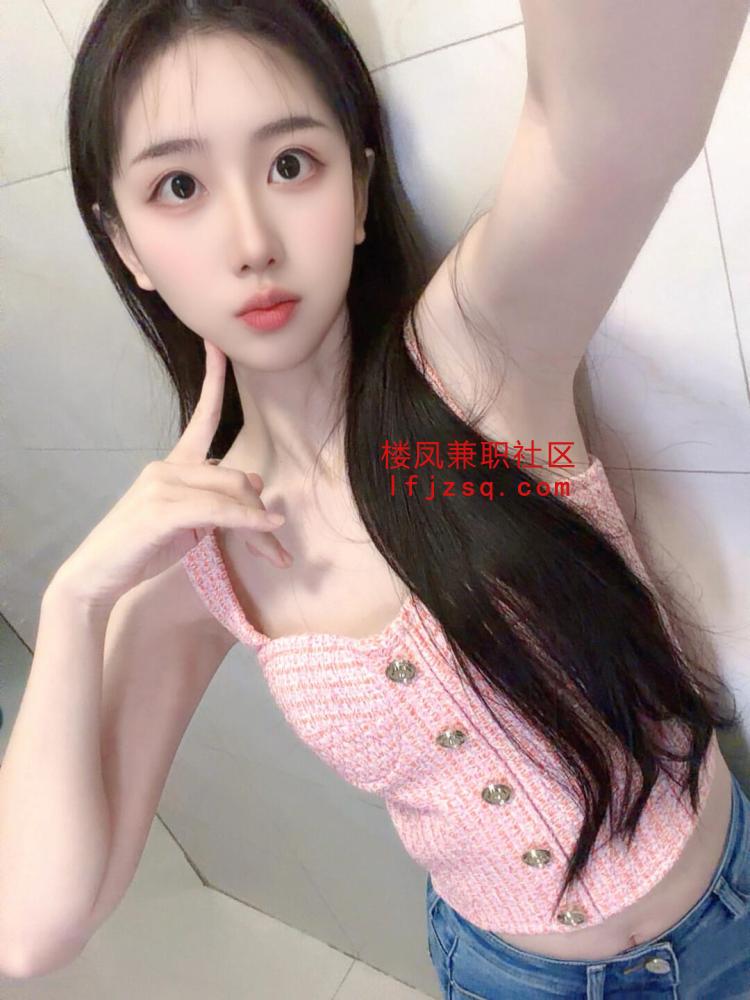 水多翘臀风骚小姨