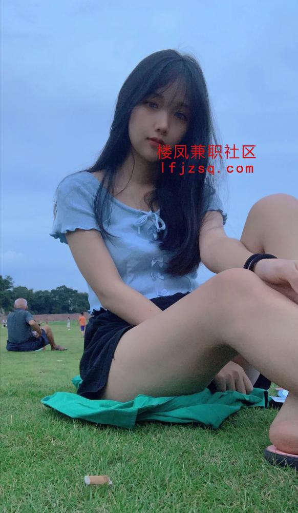 甜美大长腿气质小妹妹
